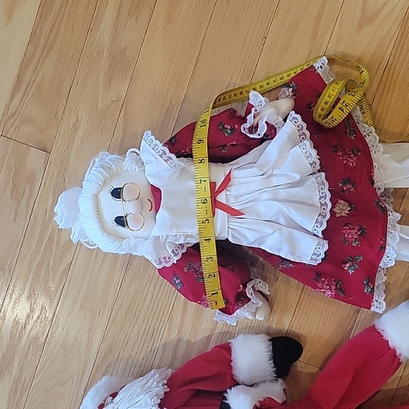 Vintage Mr and Mrs Claus Shelf Sitters - Picture 15 of 16